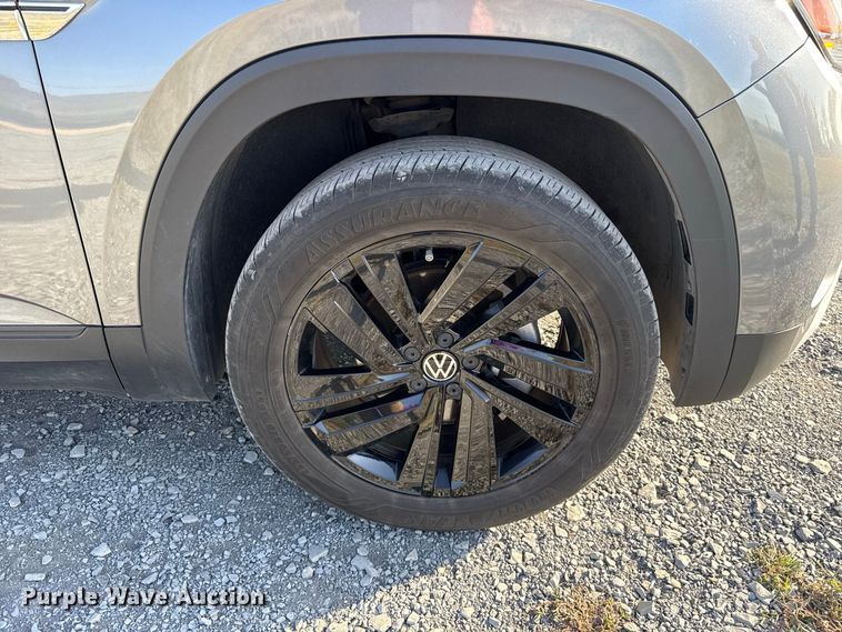 image for item FC4208 2023 Volkswagen Atlas SUV