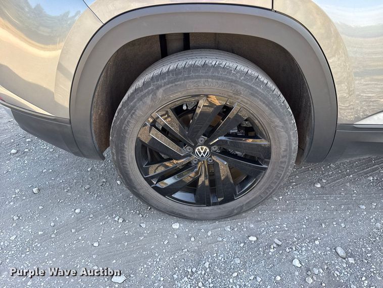 image for item FC4208 2023 Volkswagen Atlas SUV