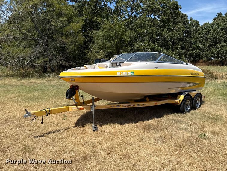 image for item FC4211 2005 Glastron boat