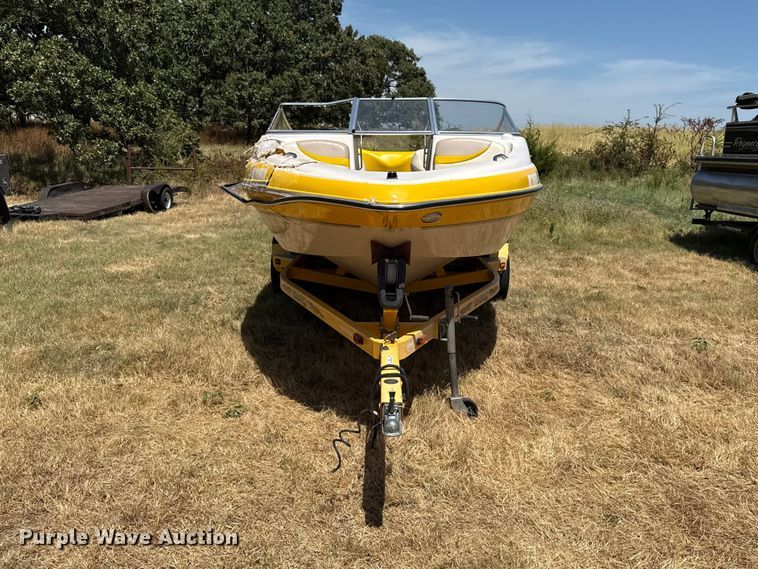 image for item FC4211 2005 Glastron boat