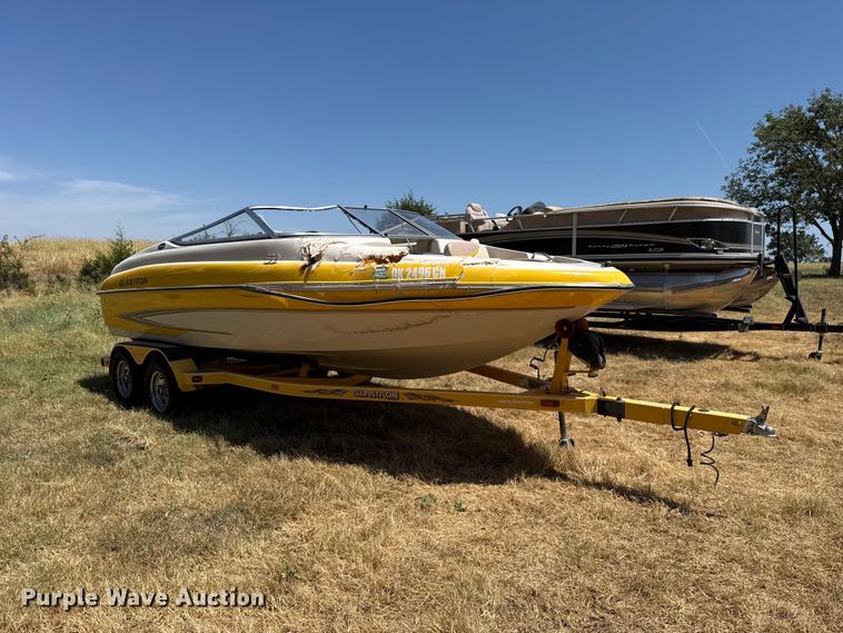 image for item FC4211 2005 Glastron boat