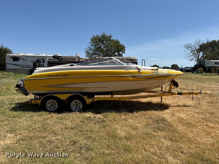 image for item FC4211 2005 Glastron boat
