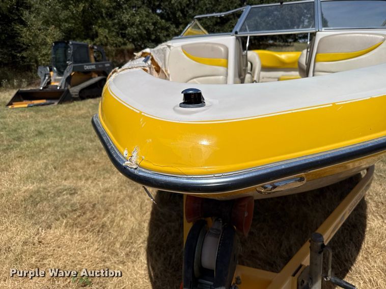 image for item FC4211 2005 Glastron boat
