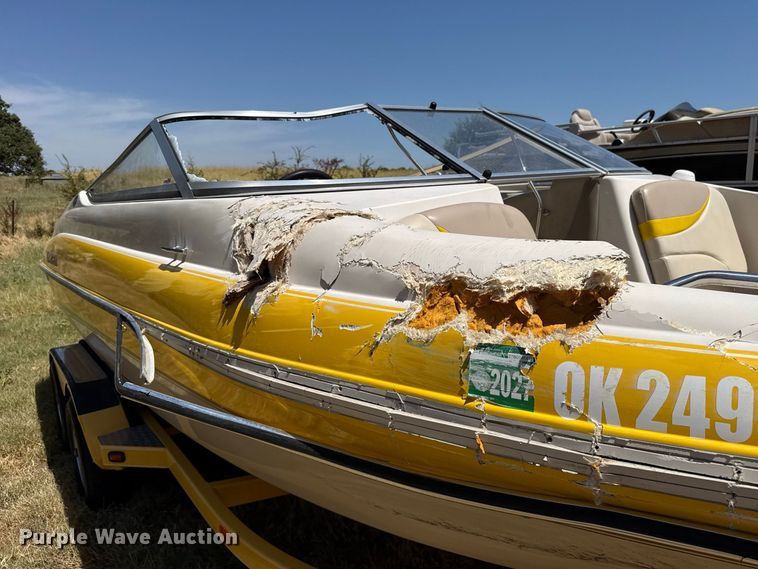 image for item FC4211 2005 Glastron boat