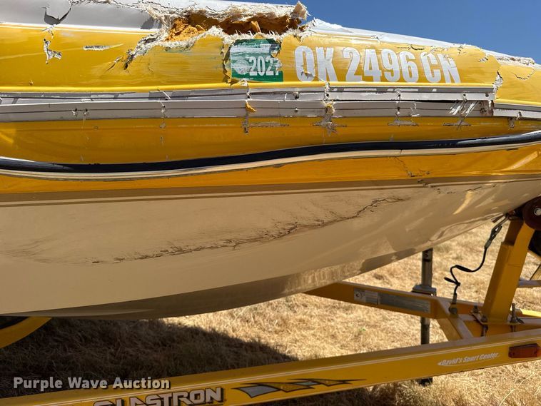 image for item FC4211 2005 Glastron boat