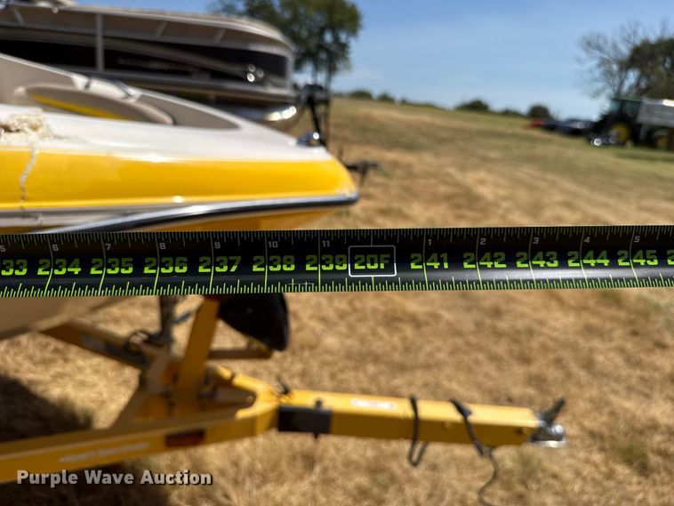 image for item FC4211 2005 Glastron boat
