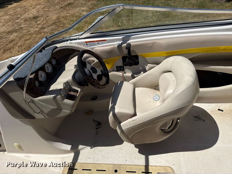 image for item FC4211 2005 Glastron boat