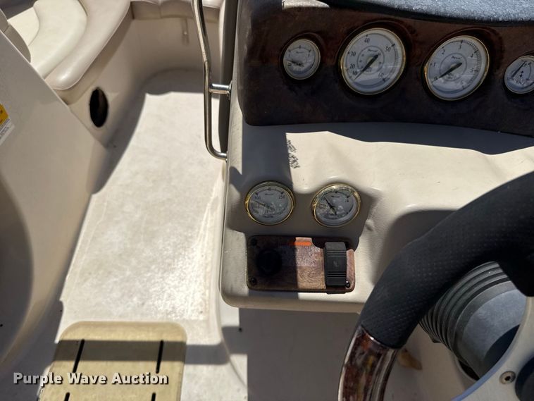 image for item FC4211 2005 Glastron boat