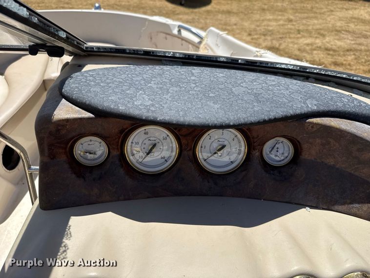 image for item FC4211 2005 Glastron boat