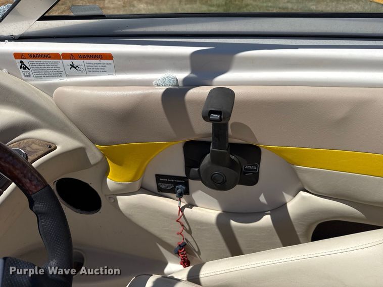 image for item FC4211 2005 Glastron boat