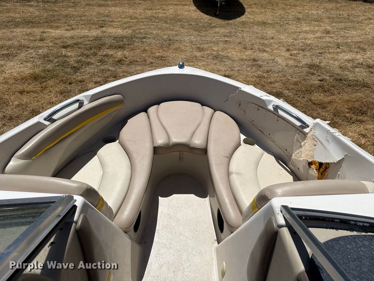 image for item FC4211 2005 Glastron boat