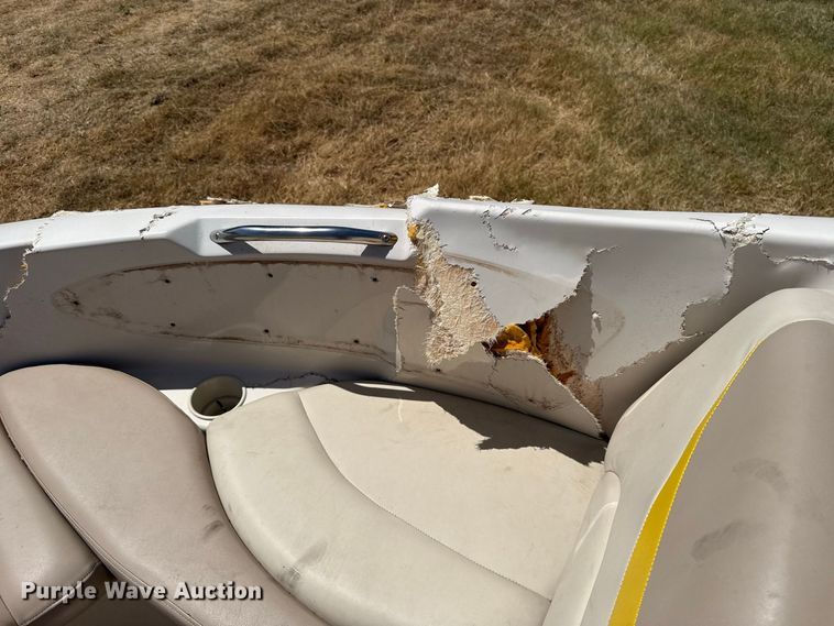 image for item FC4211 2005 Glastron boat