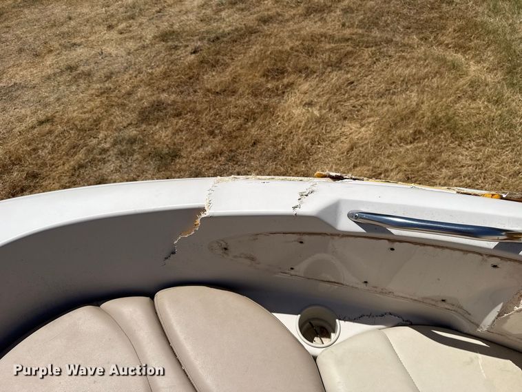 image for item FC4211 2005 Glastron boat