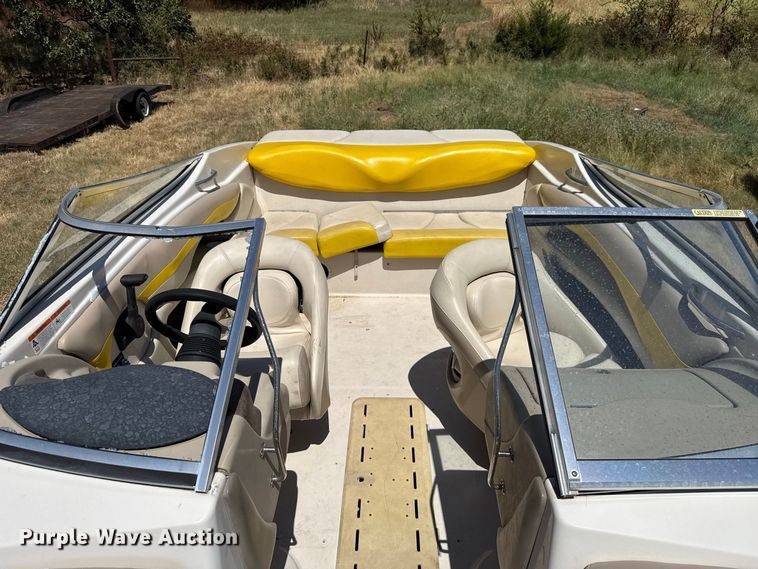 image for item FC4211 2005 Glastron boat