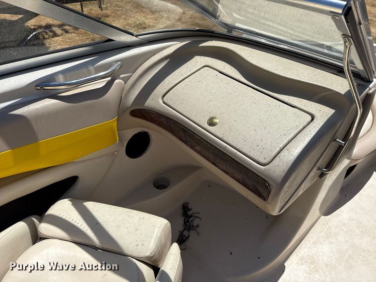 image for item FC4211 2005 Glastron boat
