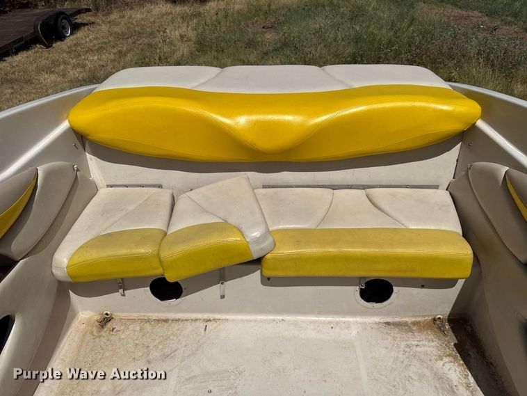 image for item FC4211 2005 Glastron boat