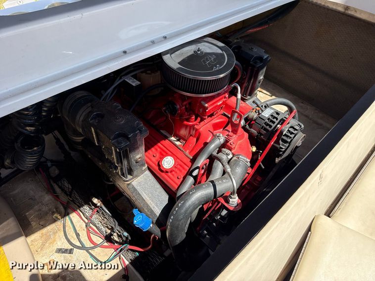 image for item FC4211 2005 Glastron boat