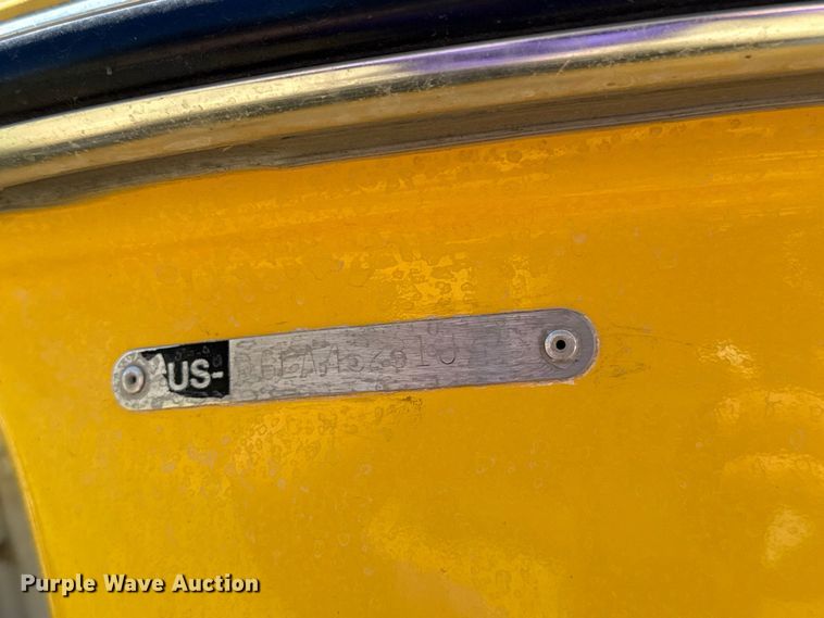 image for item FC4211 2005 Glastron boat