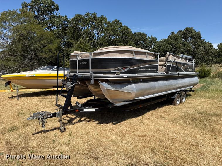 2013 Sun Tracker Regency 254 pontoon boat