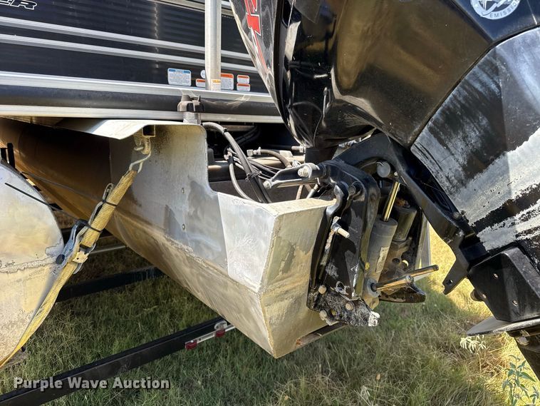 image for item FC4212 2013 Sun Tracker Regency 254 pontoon boat