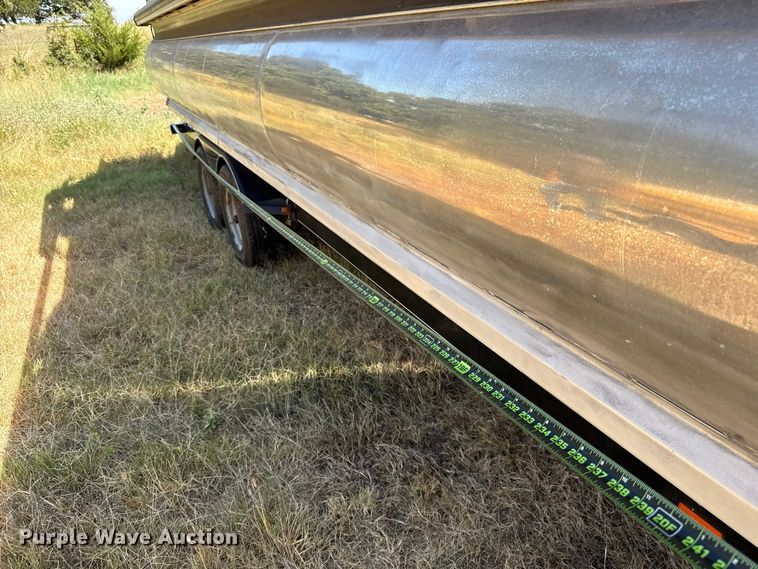 image for item FC4212 2013 Sun Tracker Regency 254 pontoon boat