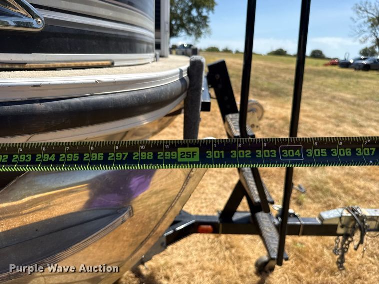 image for item FC4212 2013 Sun Tracker Regency 254 pontoon boat
