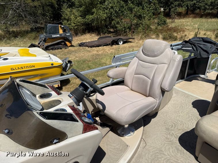 image for item FC4212 2013 Sun Tracker Regency 254 pontoon boat