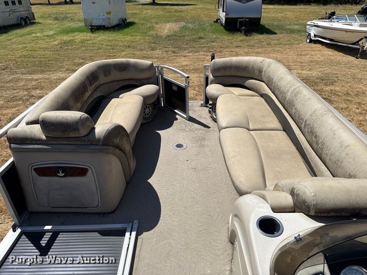 image for item FC4212 2013 Sun Tracker Regency 254 pontoon boat