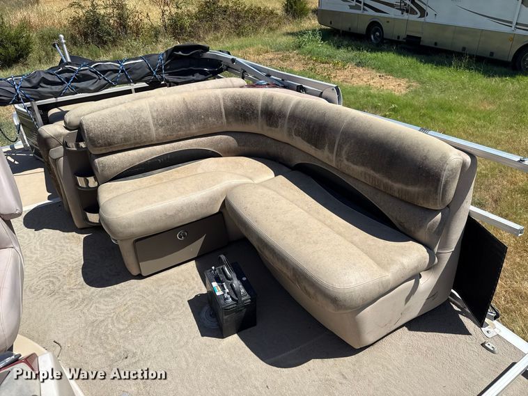 image for item FC4212 2013 Sun Tracker Regency 254 pontoon boat