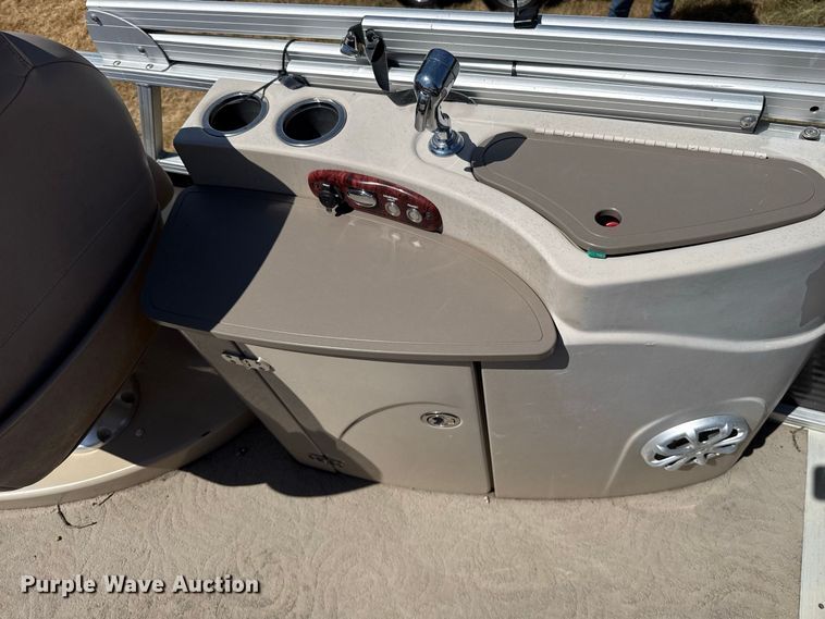 image for item FC4212 2013 Sun Tracker Regency 254 pontoon boat