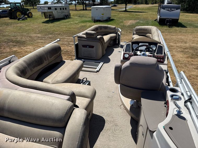 image for item FC4212 2013 Sun Tracker Regency 254 pontoon boat