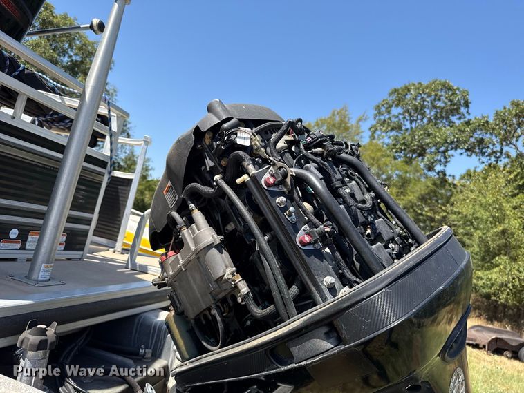 image for item FC4212 2013 Sun Tracker Regency 254 pontoon boat