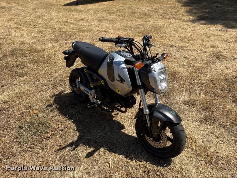image for item FC4215 2023 Honda Grom motorcycle
