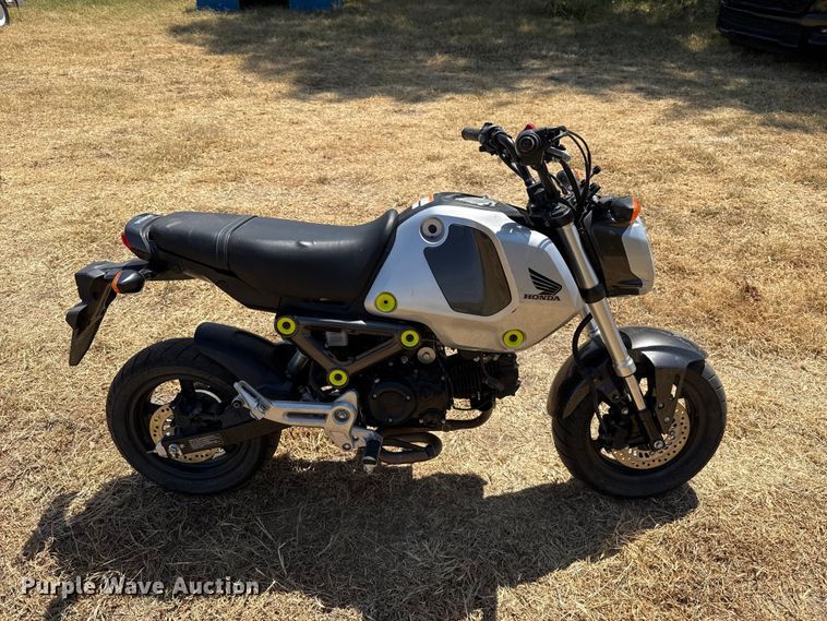 image for item FC4215 2023 Honda Grom motorcycle