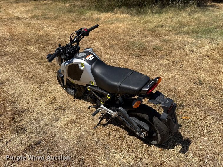 image for item FC4215 2023 Honda Grom motorcycle