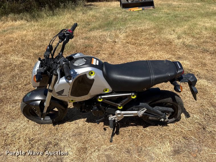 image for item FC4215 2023 Honda Grom motorcycle