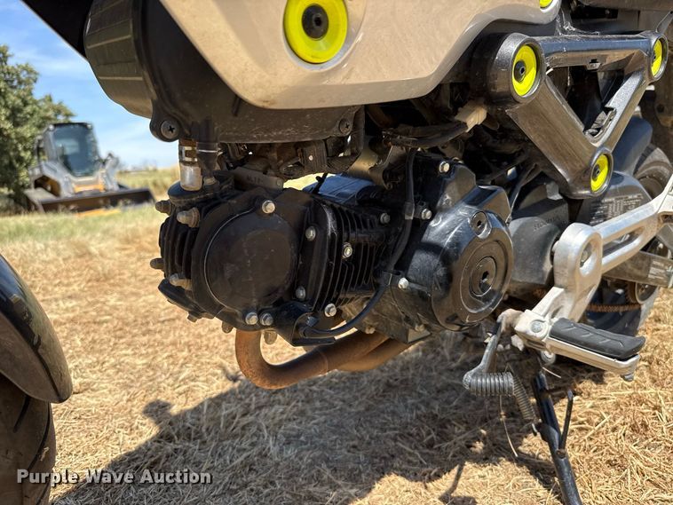 image for item FC4215 2023 Honda Grom motorcycle