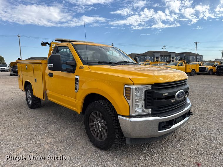 image for item FC4218 2019 Ford F350 Super Duty utility bed pickup truck