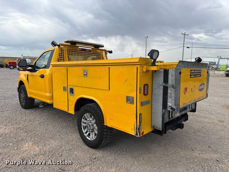 image for item FC4218 2019 Ford F350 Super Duty utility bed pickup truck