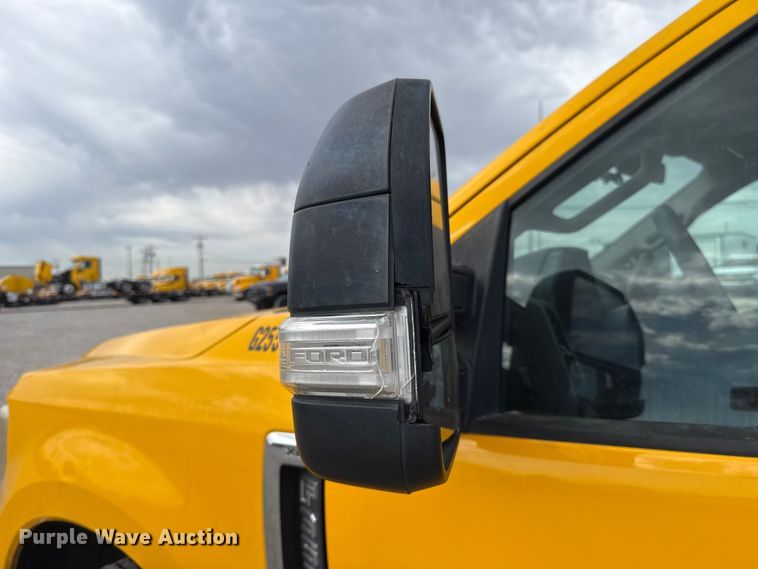 image for item FC4218 2019 Ford F350 Super Duty utility bed pickup truck