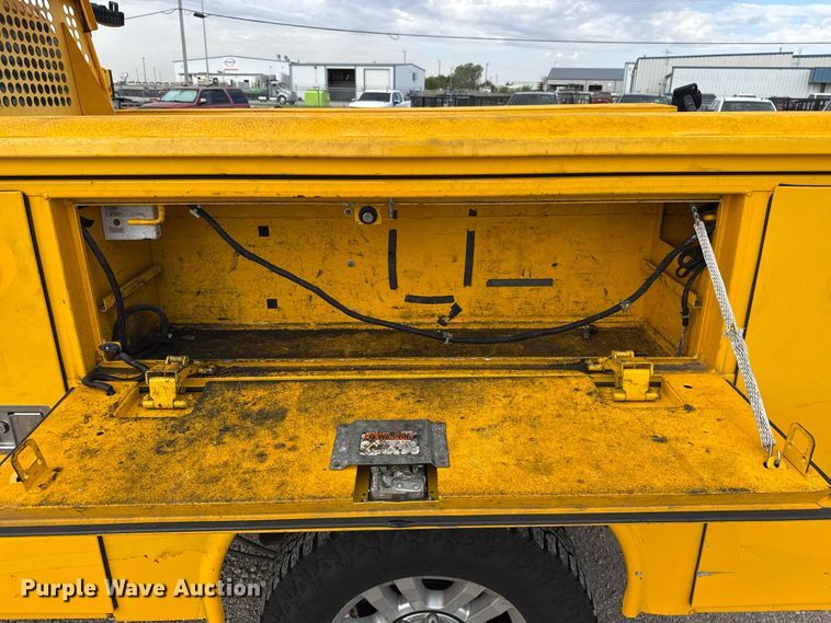 image for item FC4218 2019 Ford F350 Super Duty utility bed pickup truck