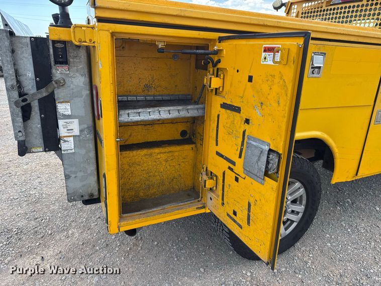image for item FC4218 2019 Ford F350 Super Duty utility bed pickup truck