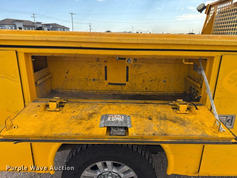 image for item FC4218 2019 Ford F350 Super Duty utility bed pickup truck