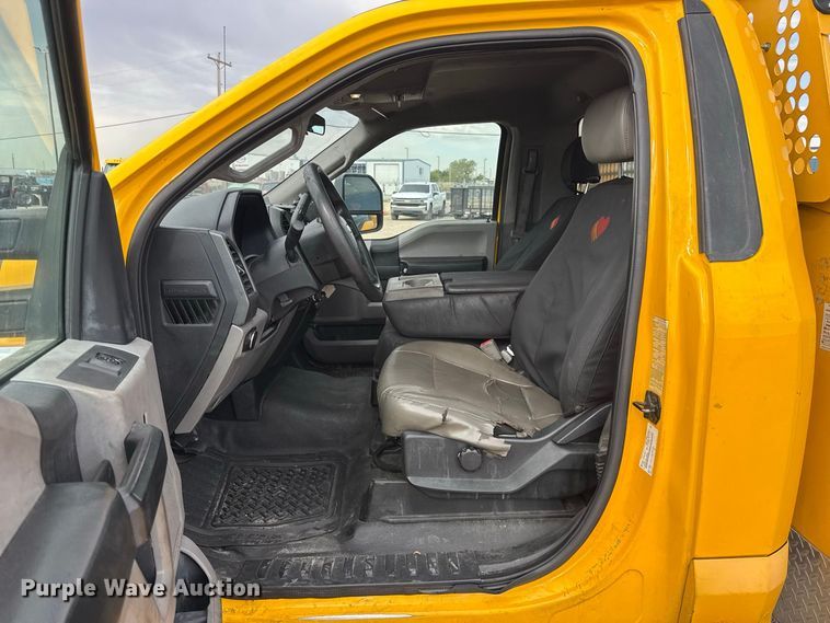 image for item FC4218 2019 Ford F350 Super Duty utility bed pickup truck