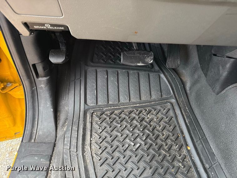 image for item FC4218 2019 Ford F350 Super Duty utility bed pickup truck