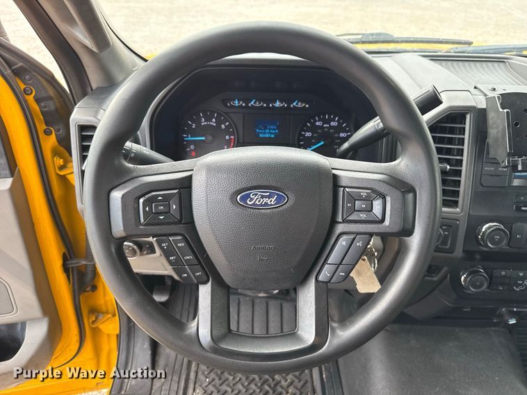 image for item FC4218 2019 Ford F350 Super Duty utility bed pickup truck
