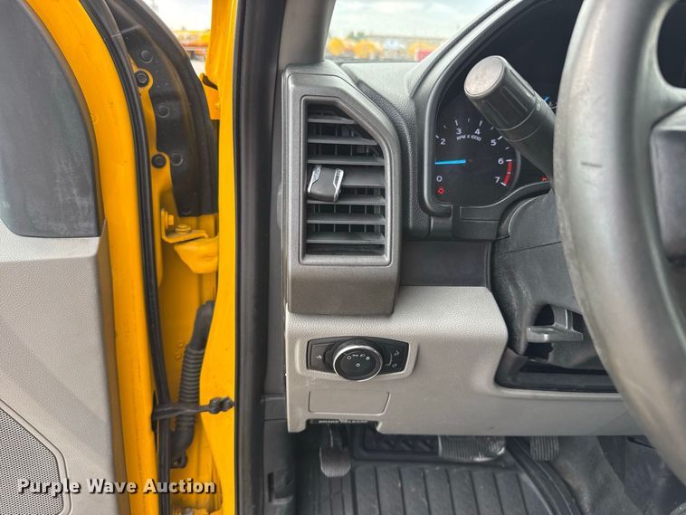 image for item FC4218 2019 Ford F350 Super Duty utility bed pickup truck