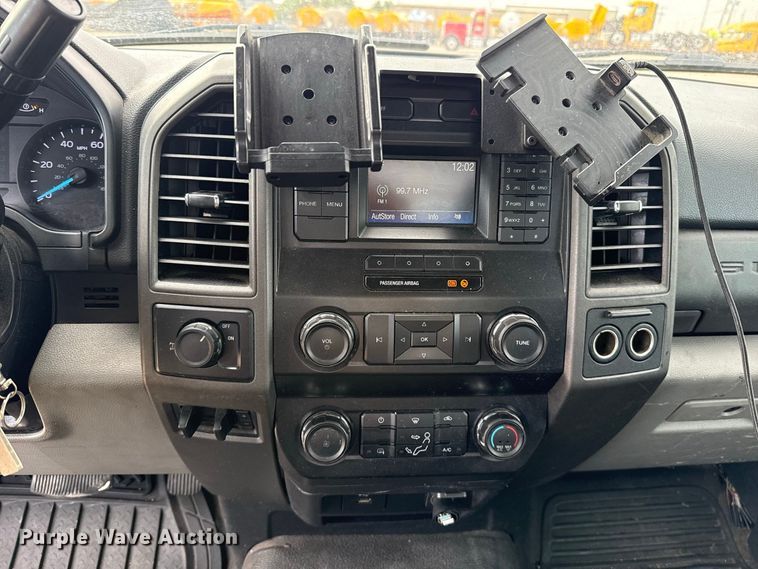 image for item FC4218 2019 Ford F350 Super Duty utility bed pickup truck