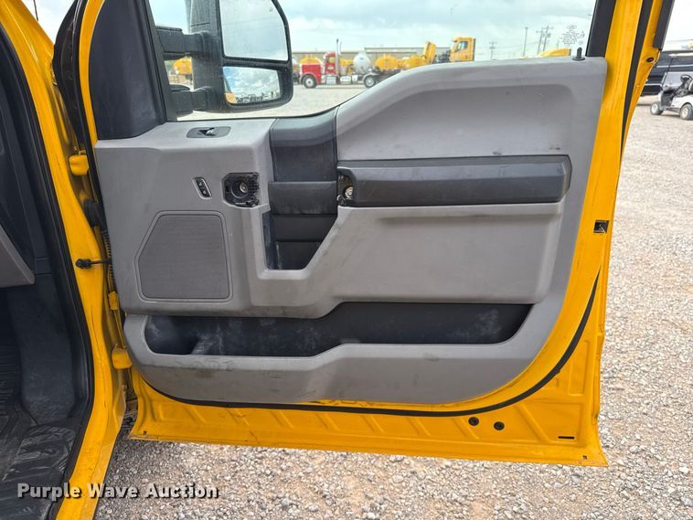 image for item FC4218 2019 Ford F350 Super Duty utility bed pickup truck