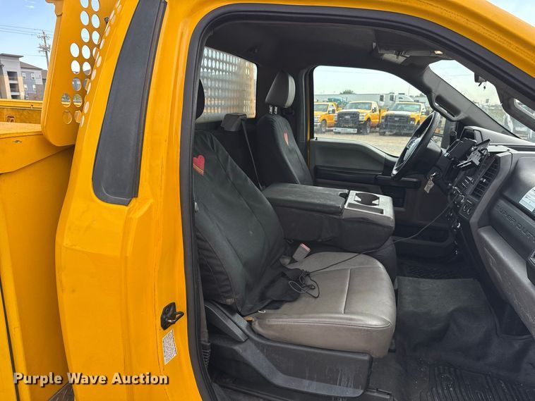 image for item FC4218 2019 Ford F350 Super Duty utility bed pickup truck